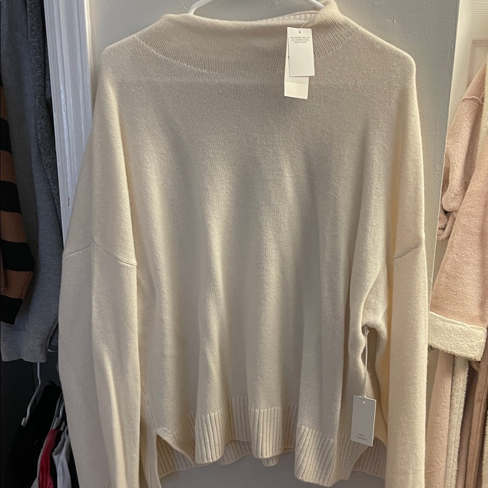 100% Cashmere Abercrombie & Fitch Cream Turtleneck Sweater